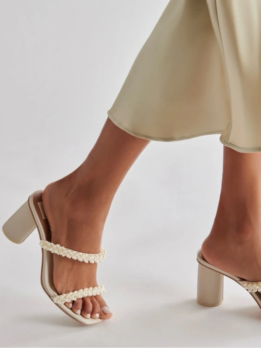 🆕{Dolce Vita} Noel Vanilla Pearls Sandals